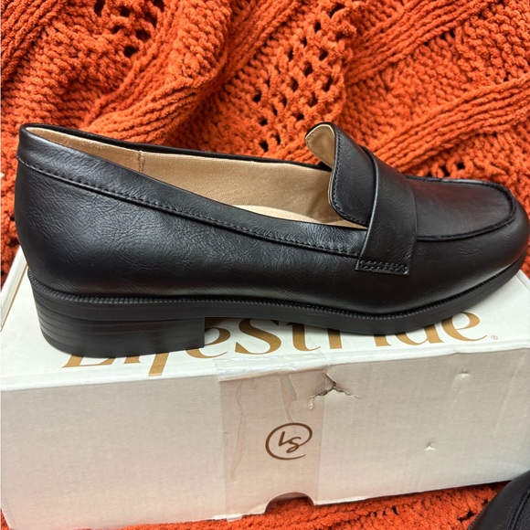 Life Stride Black Loafers for Women - Picture 4 of 9
